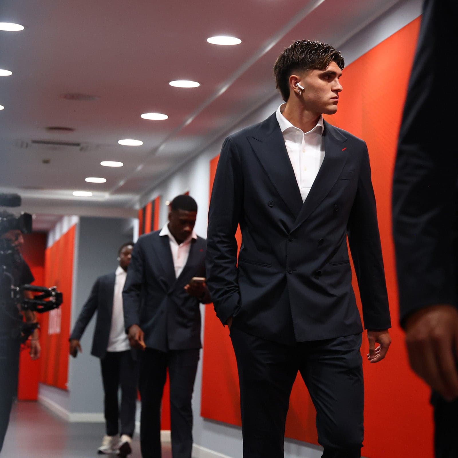 LA PRIMA SQUADRA DI AC MILAN IN CAMPO CON BOGGI MILANO