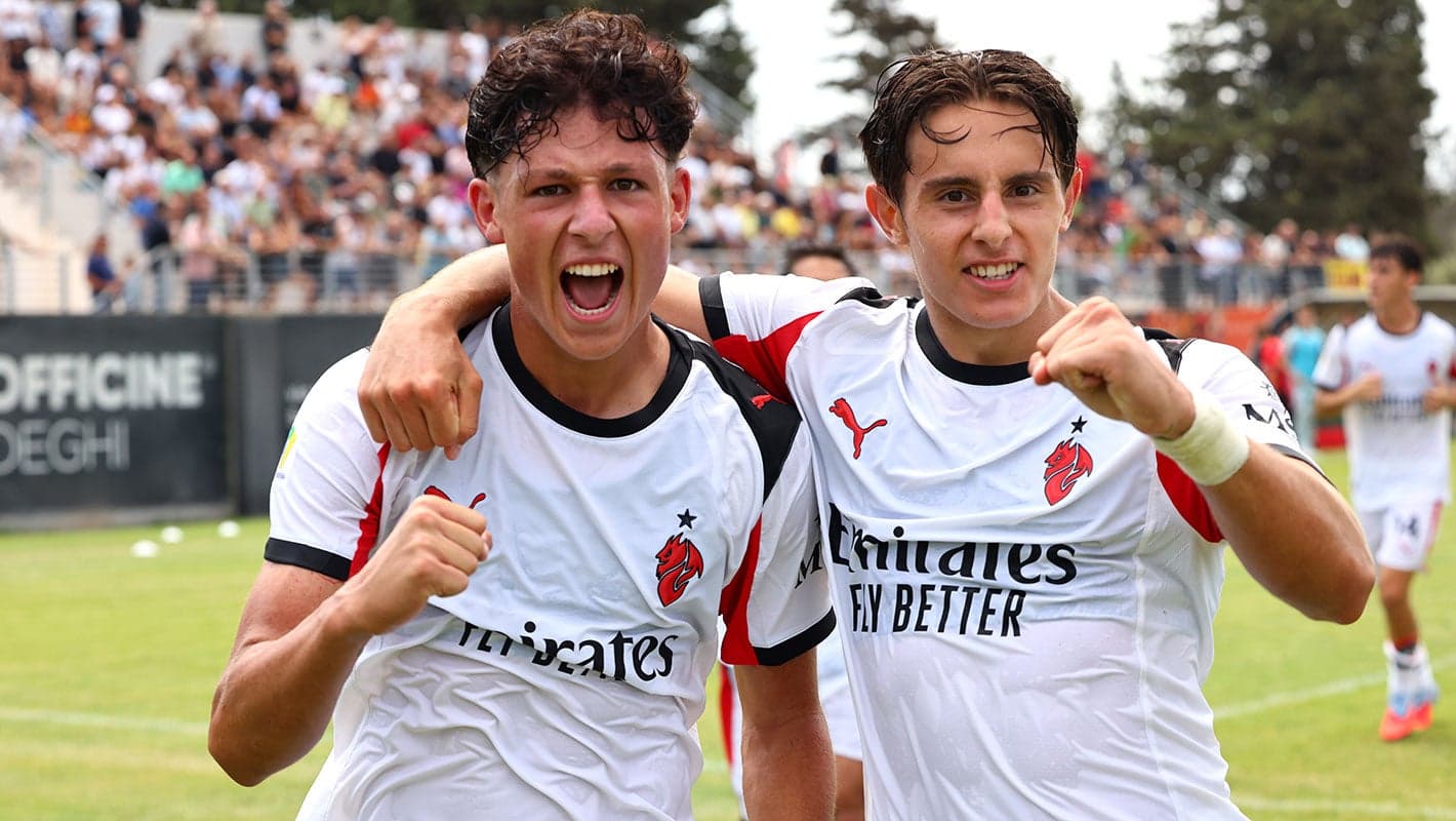 Simone Lontani (left) celebrates a goal during the Primavera 1 2025/26 league.