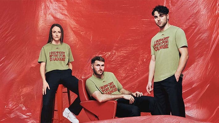 AC MILAN E OFF-WHITE™ LANCIANO LA NUOVA T-SHIRT IN LIMITED-EDITION