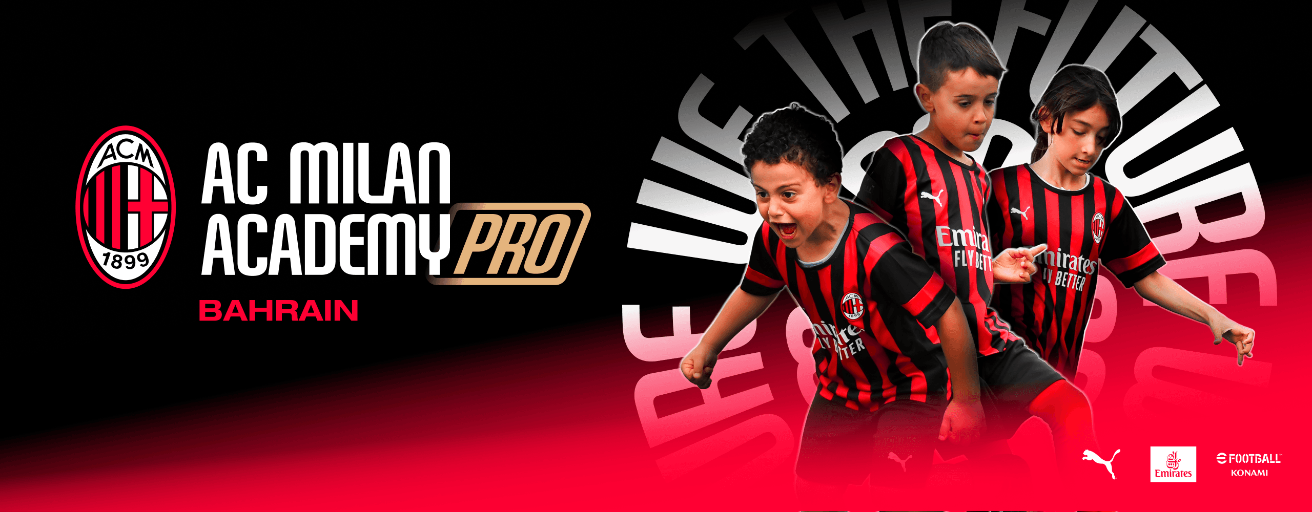 Logo Milan Academy Bahrain con accanto bambini che esultano dopo un gol