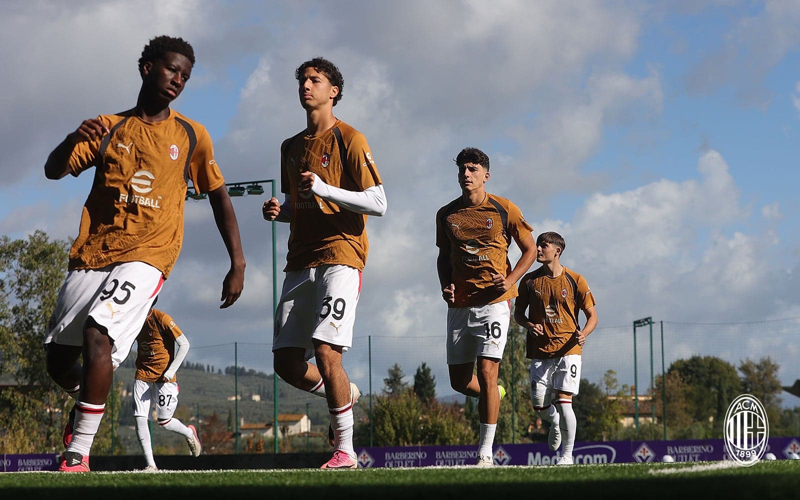Il riscaldamento del Milan Primavera