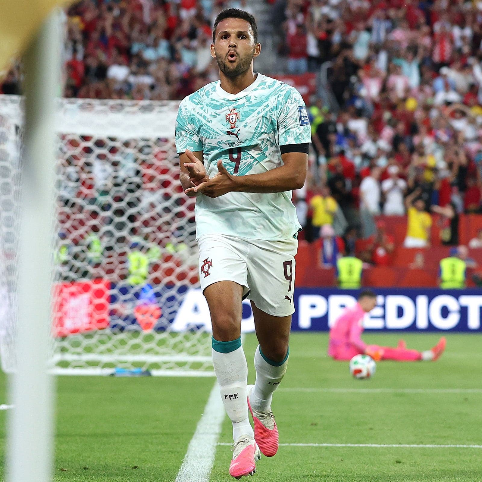 LEÃO AND RAMOS SEND PORTUGAL THROUGH