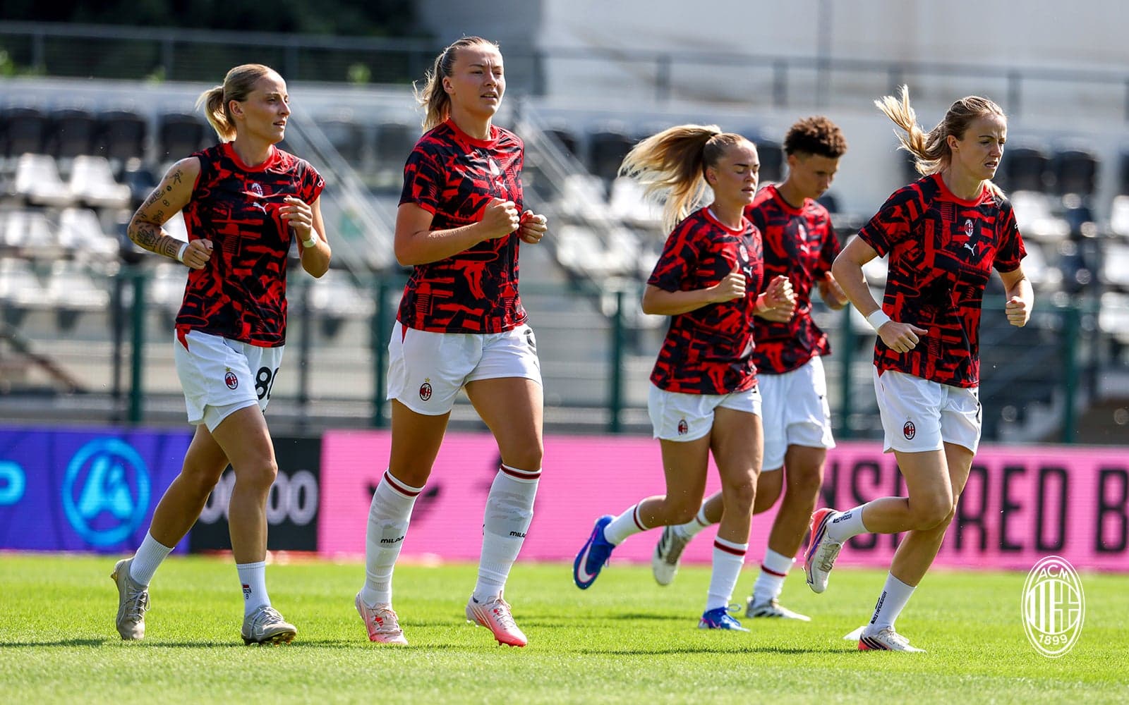AC Milan warming up