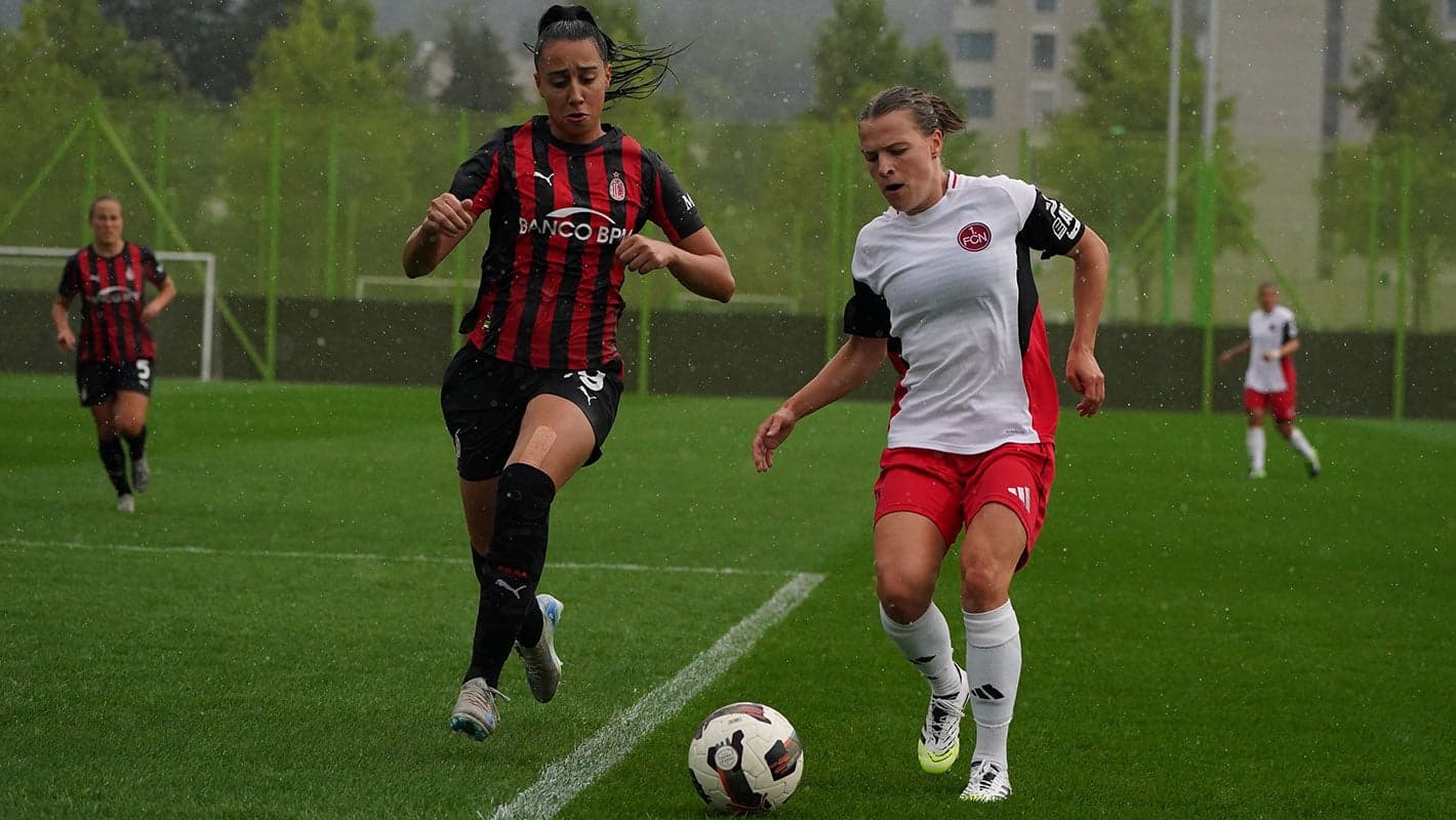 Valentina Donolato (left) facing an opponent from Nürnberg in a friendly match for AC Milan Women