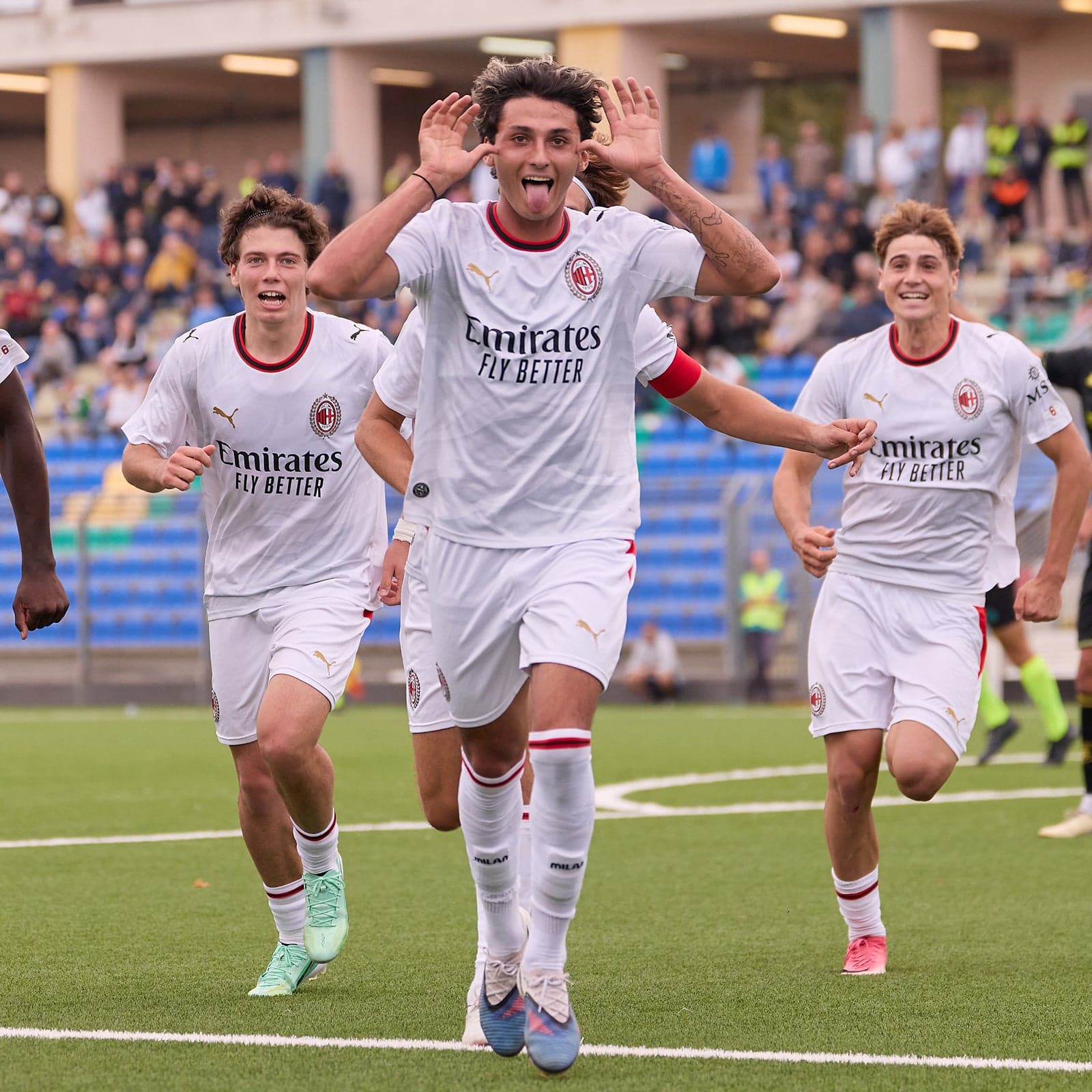 MILAN FUTURO CORSARO A VERONA: 2-1