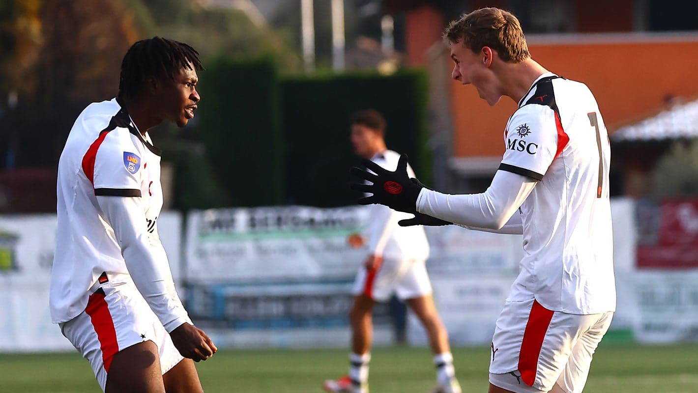 Maximilian Ibrahimović (right) celebrates a goal during Serie D 2025/26.