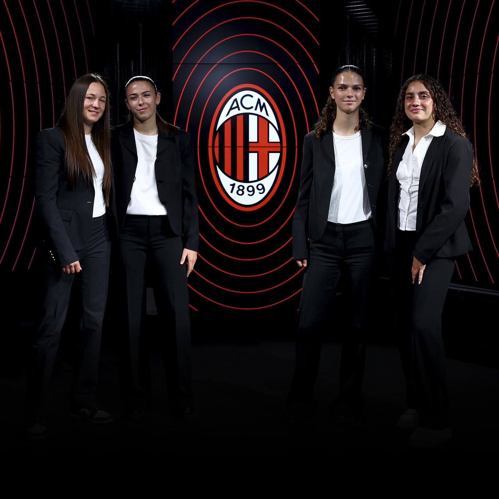 FIRST PROFESSIONAL CONTRACTS FOR FOUR WOMEN'S PRIMAVERA PLAYERS